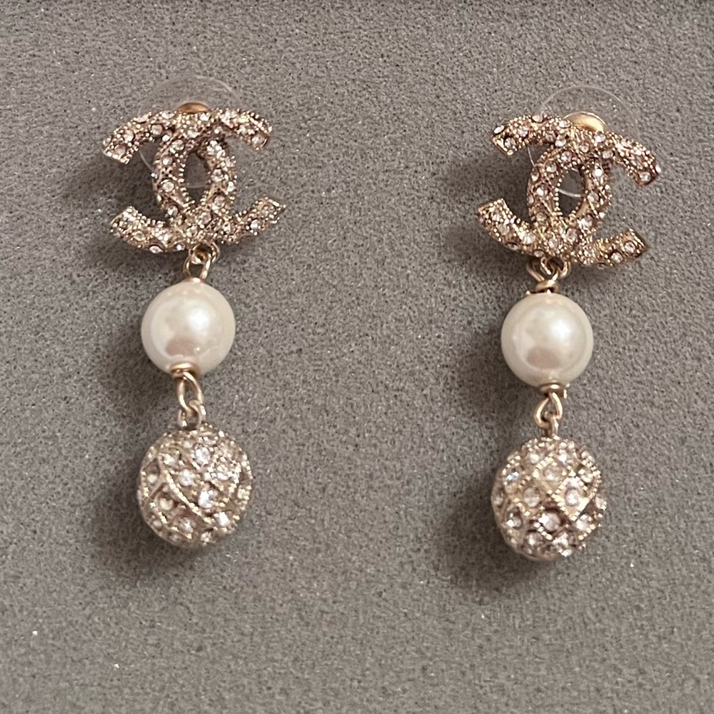 CHANEL CC RHINESTONE EARRINGS